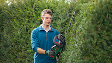 Akumulátorové nůžky na živé ploty UniversalHedgeCut 18V-55