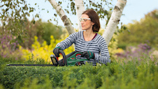 Akumulátorové nůžky na živé ploty UniversalHedgeCut 18V-50