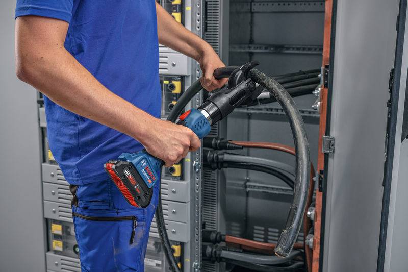 Akumulátorové hydraulické nůžky GKH 18V-50